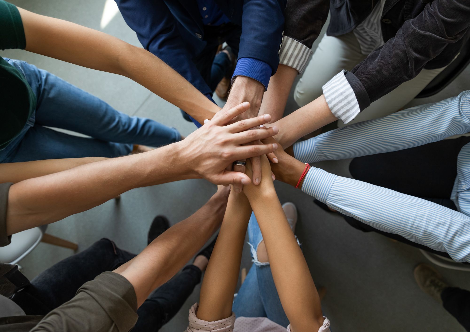 Bild Paar bei der Suche nach der richtigen Altersvorsorge 