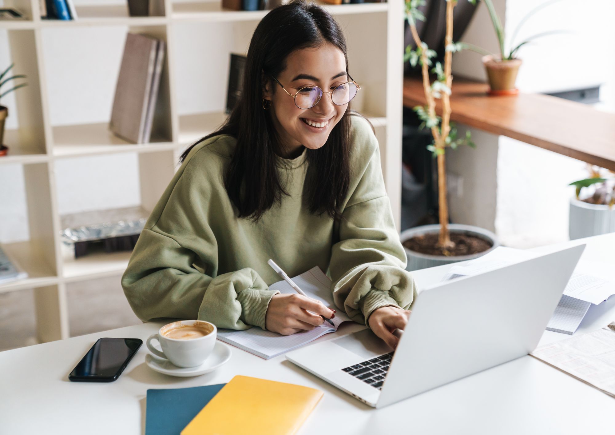 Bild Paar bei der Suche nach der richtigen Altersvorsorge 